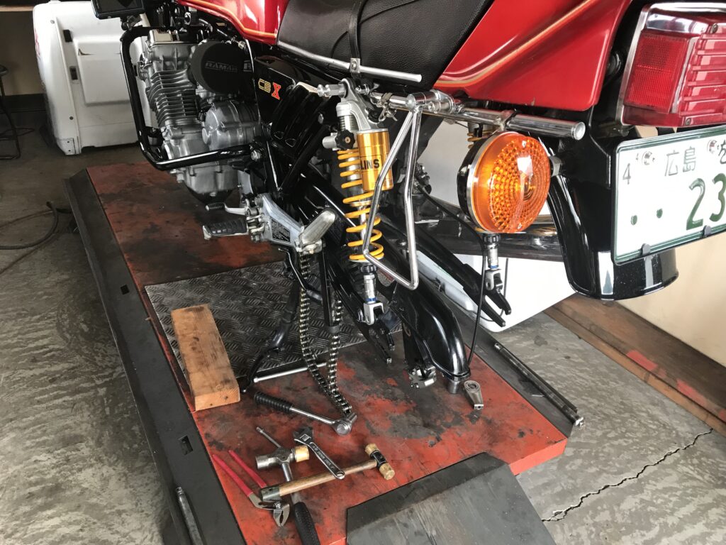 CBX1000-リヤホイール取外し