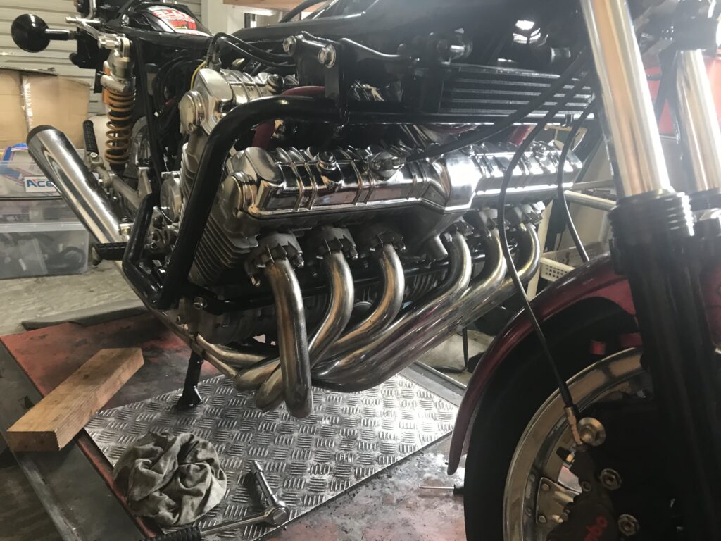 CBX1000-6気筒エンジン