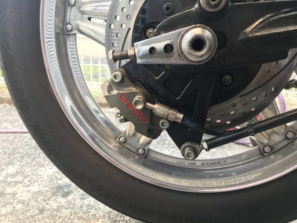 ブレンボ-リヤキャリパー84mmCNCチタン