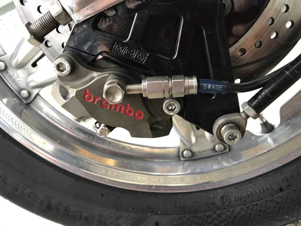 SWAGEブレーキラインメッシュホース