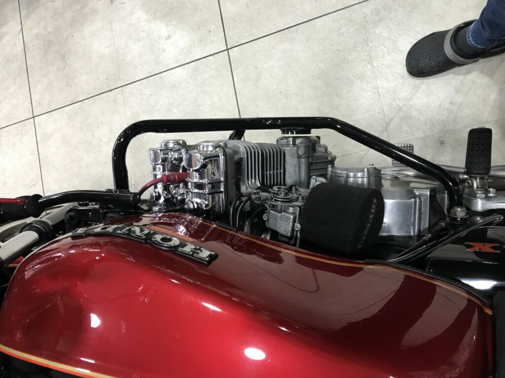 CBX1000エンジン