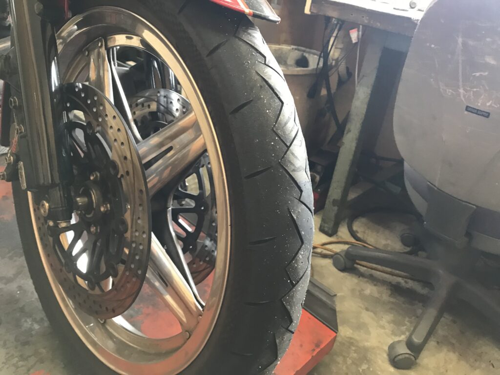 CBX1000をレンタルピットに搬入