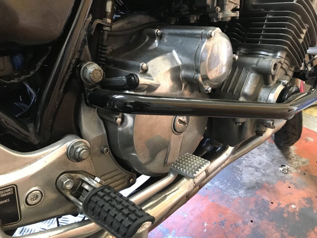 CBX1000をレンタルピットに搬入