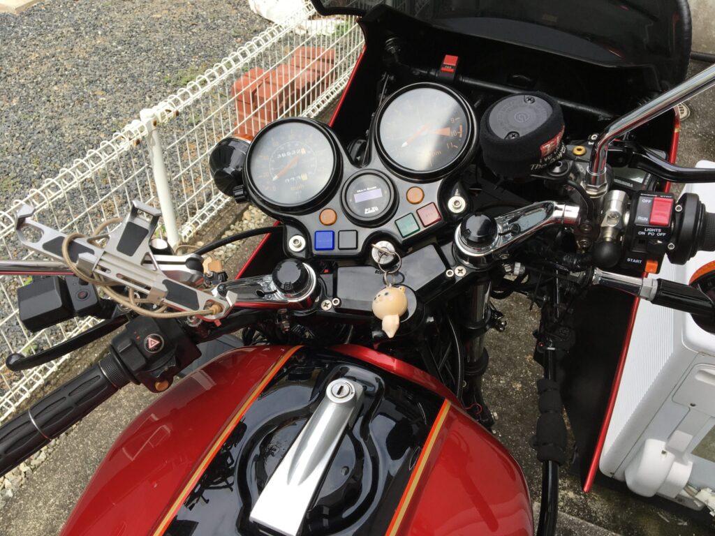CBX1000ハンドルを左に