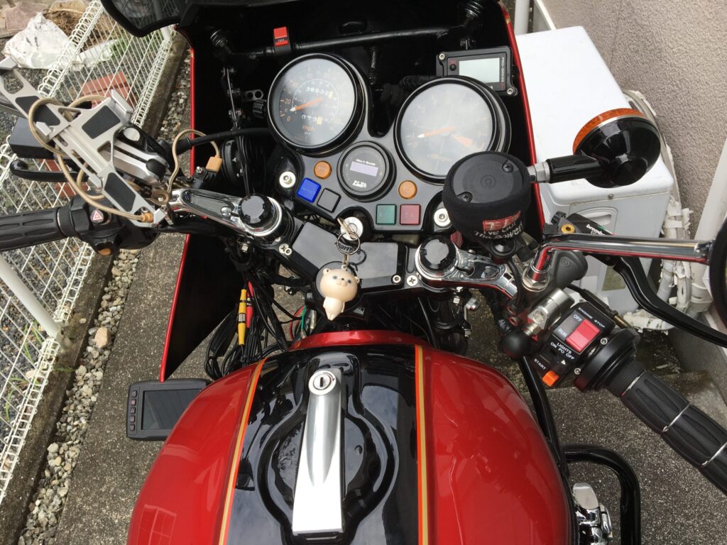 CBX1000ハンドルを右に