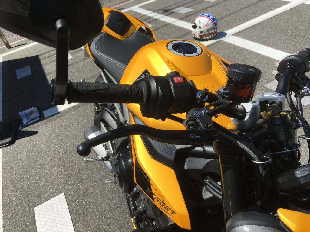 ストリートトリプルRS-765cc
