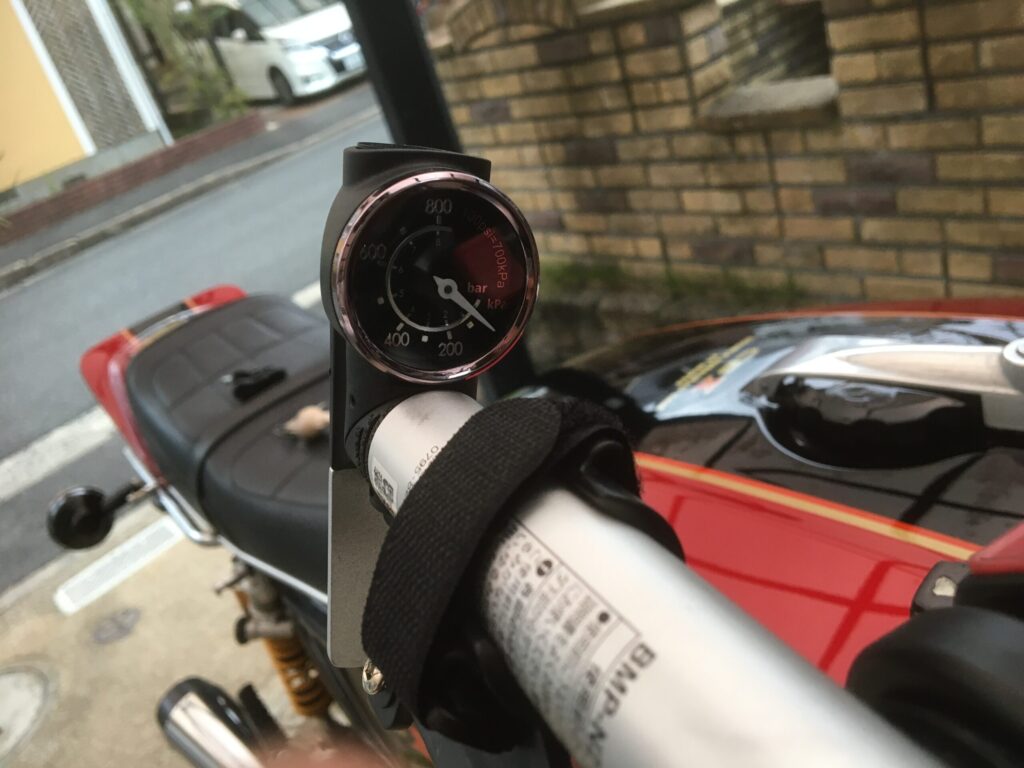 CB1100F-フロントフォークエア圧