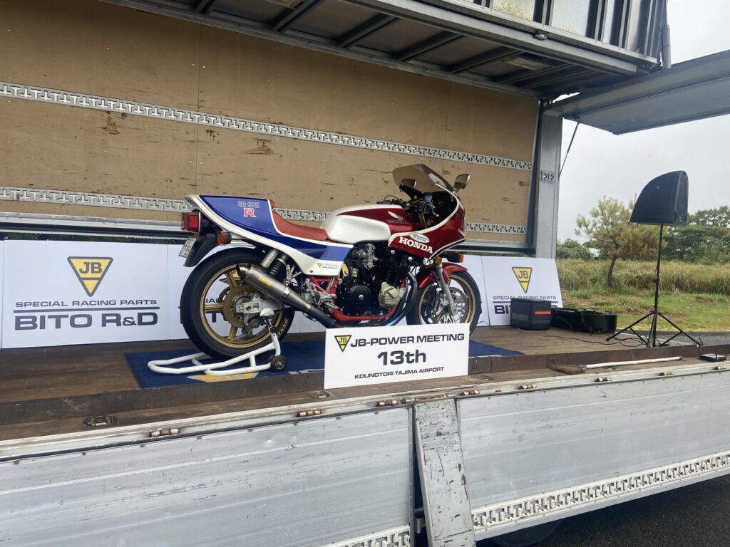 CB1100R
