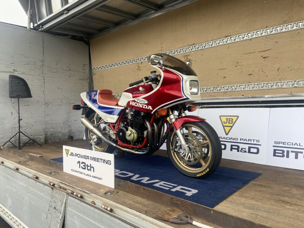 CB1100R