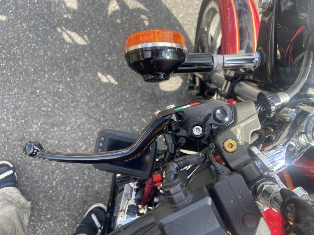 クラッチレバーを離した状態
