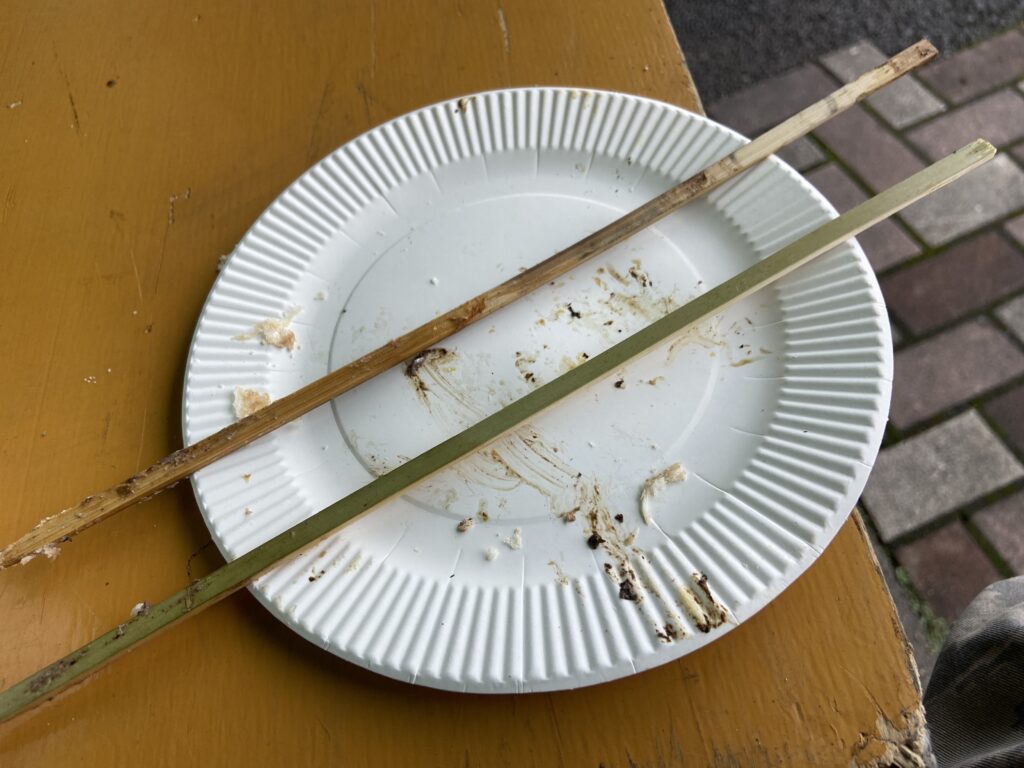 上が養殖、下が今朝取れた天然の鮎を完食